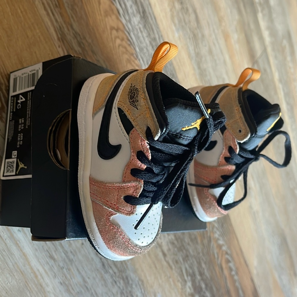 Baby Jordan 1 Mid Se